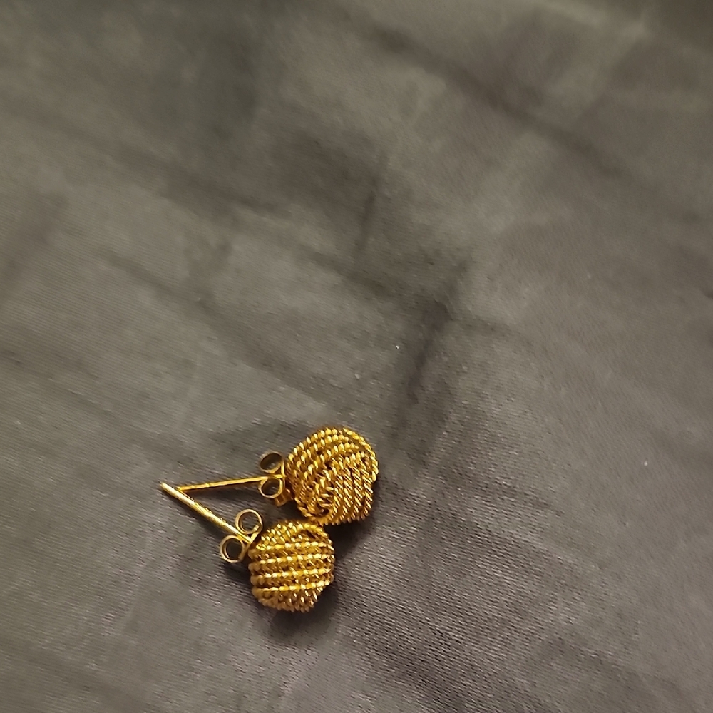 Amazon Brand Gold Textured Ball Stud Earrings
